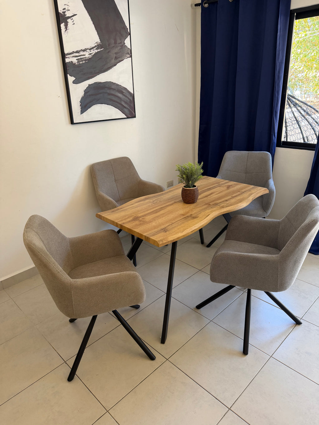 Mesa de comedor claro
