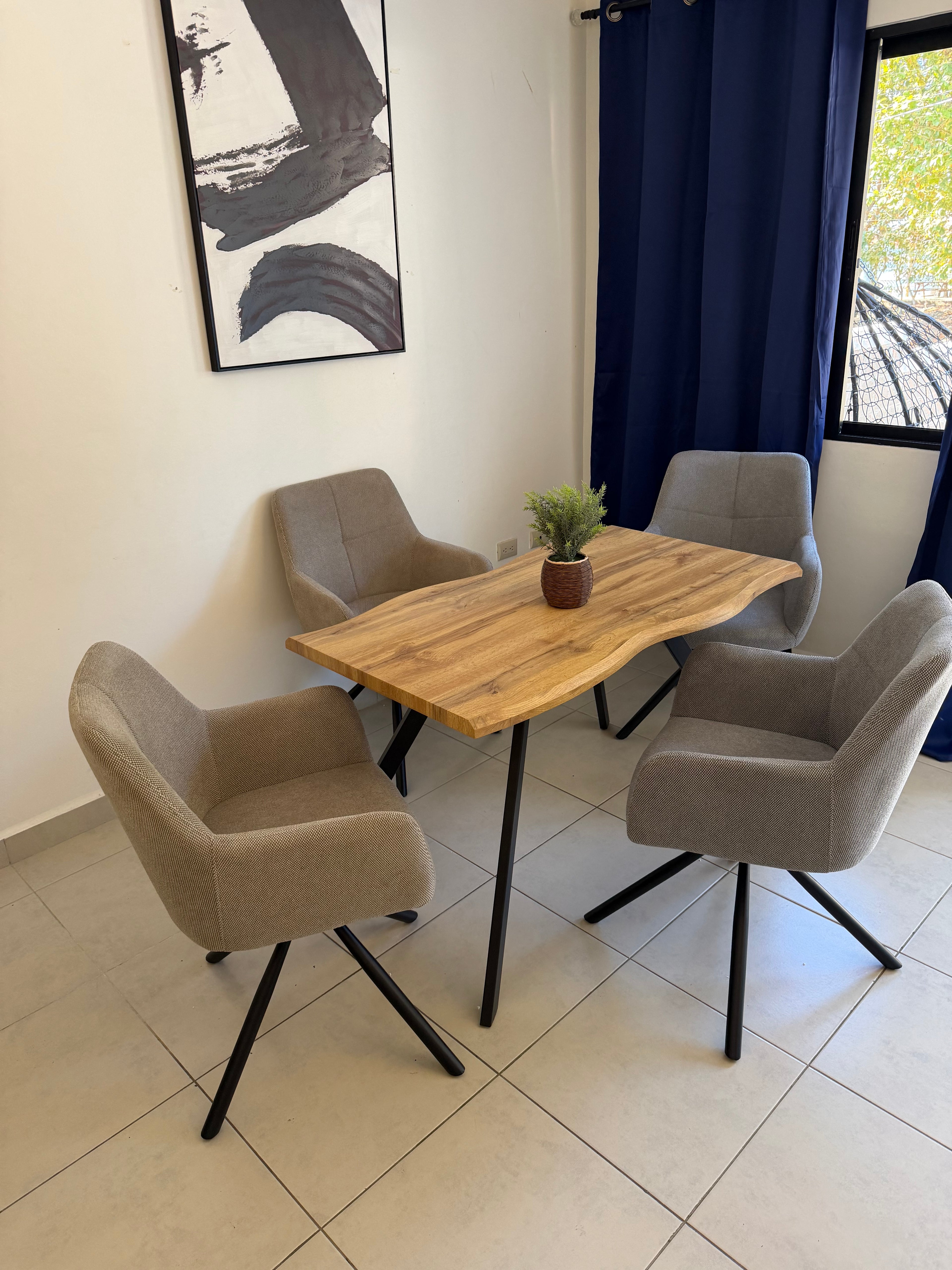 Mesa de comedor claro