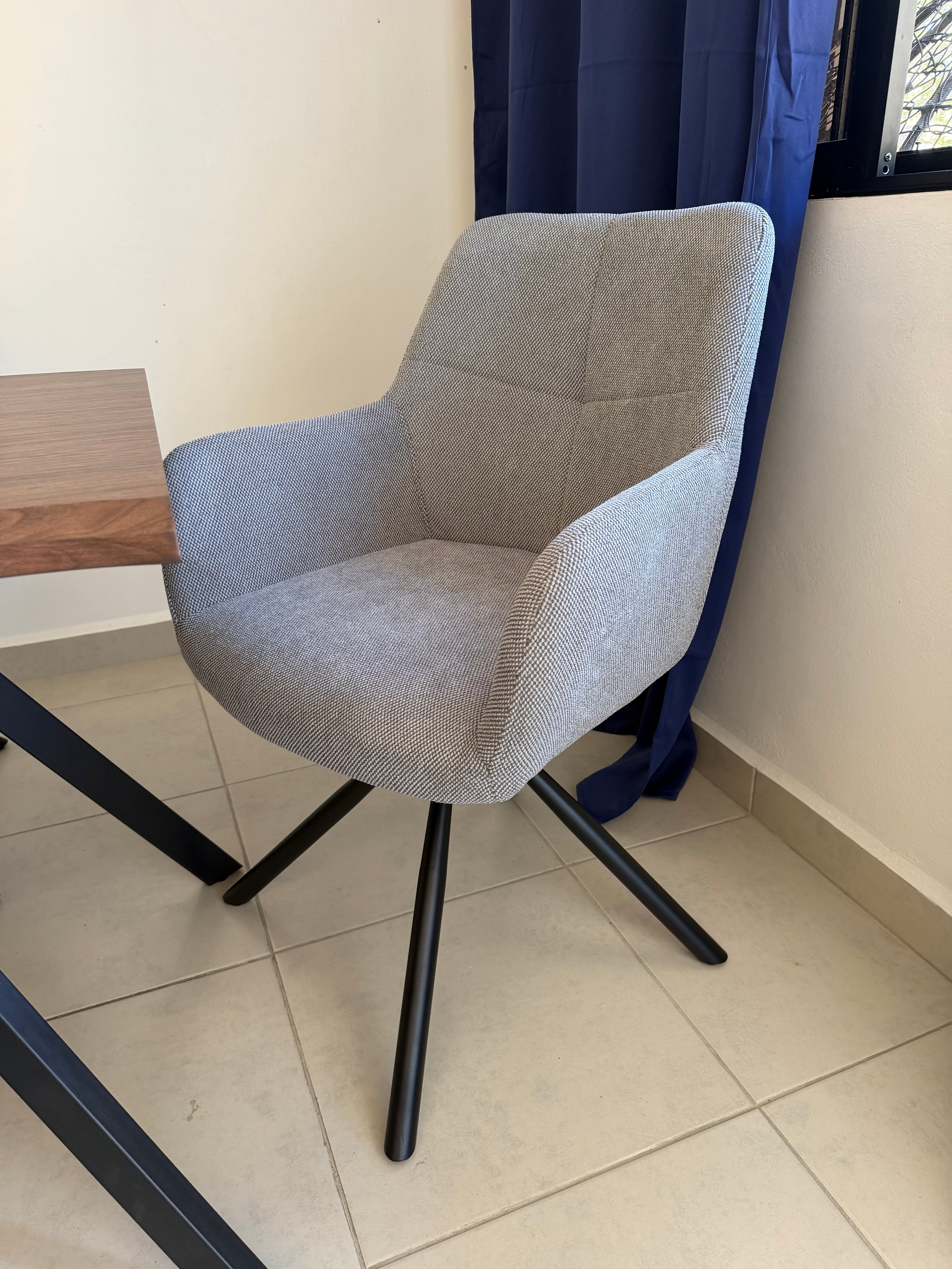 Silla giratoria gris